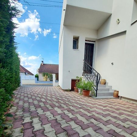 Appartement Meuble Avec Deux Chambres Moulins  Eksteriør billede