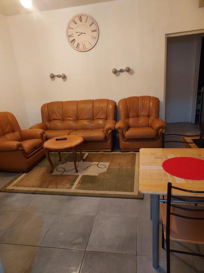Appartement Meuble Avec Deux Chambres Moulins  Eksteriør billede