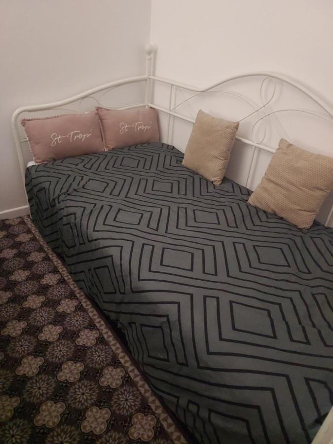 Appartement Meuble Avec Deux Chambres Moulins  Eksteriør billede