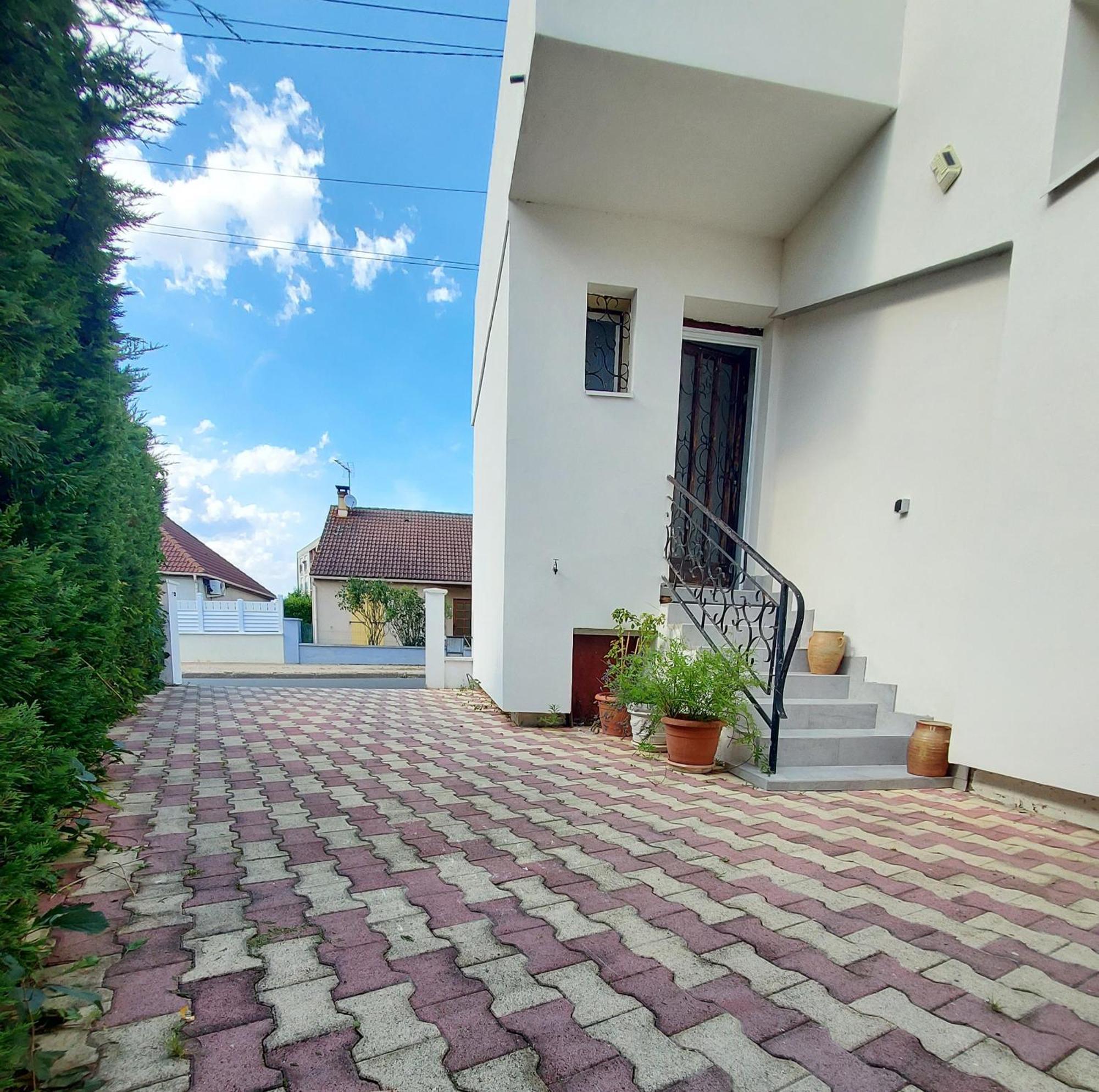 Appartement Meuble Avec Deux Chambres Moulins  Eksteriør billede
